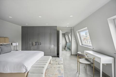 4 bedroom flat to rent, Queen Street, London, W1J
