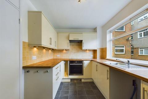 2 bedroom flat to rent, Clifton Road, Worthing, BN11 4DZ
