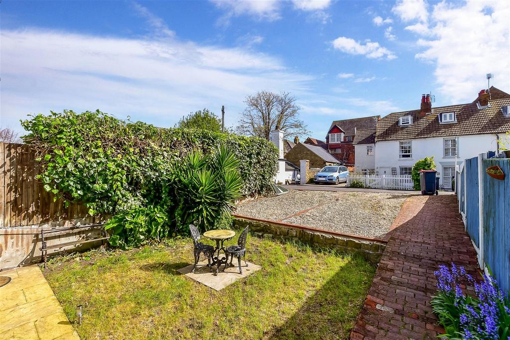 Middle Wall, Whitstable, Kent 2 bed detached house for sale £375,000