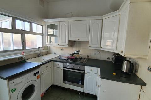 3 bedroom house to rent, Thornton Heath, London CR7