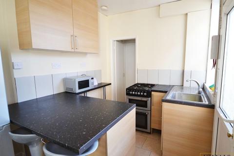 4 bedroom terraced house to rent, Leicester LE2