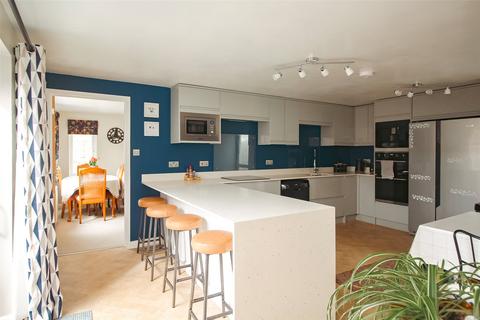 3 Adrian Close, Bideford, EX39 2LX