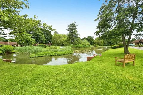 2 bedroom bungalow for sale, Meadowlake Close, Lincoln