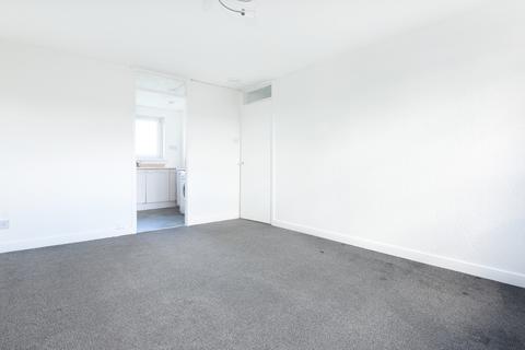 13/7 Calder Grove, Edinburgh, EH11 4NB