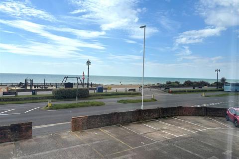 2 bedroom flat for sale, Wellesley Court, West Parade, Worthing, BN11