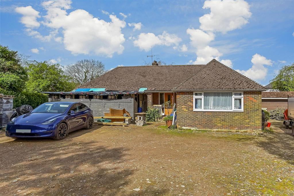 Ockley Road, Hawkhurst, Kent 3 bed detached house for sale £700,000
