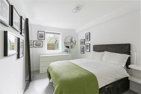 1 bedroom flat for sale, London E1