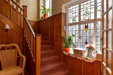8 Dover Road, Worthing, BN11 5NR