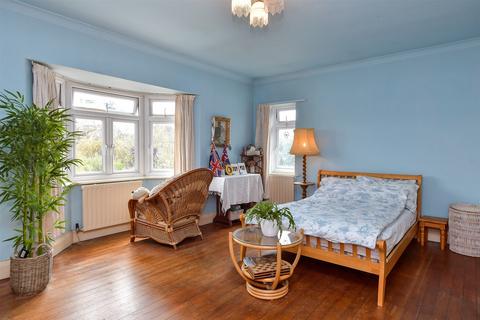 8 Dover Road, Worthing, BN11 5NR