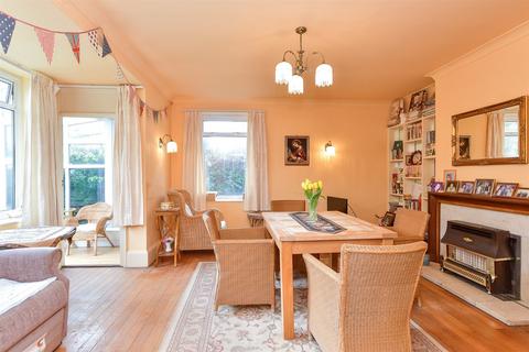 8 Dover Road, Worthing, BN11 5NR