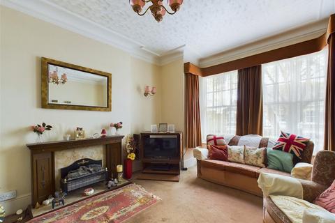 2 bedroom flat for sale, Shakespeare Road, Worthing BN11 4AS