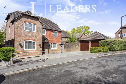 4 bedroom detached house to rent, Sparrow Way, Burgess Hill