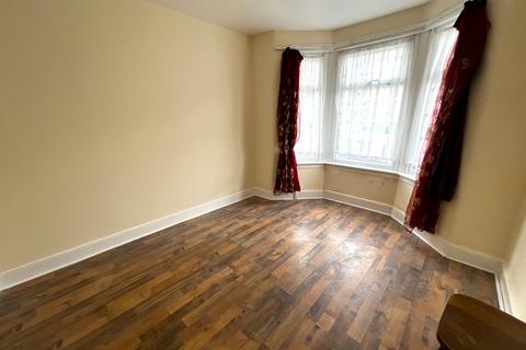 4 bedroom terraced house to rent, St. Awdrys Road, Barking IG11