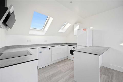 2 bedroom apartment to rent, Flat 4, 637A Garratt Lane, London