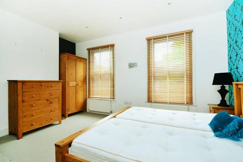 2 bedroom flat to rent, Coldharbour Lane, Brixton, London, SW9