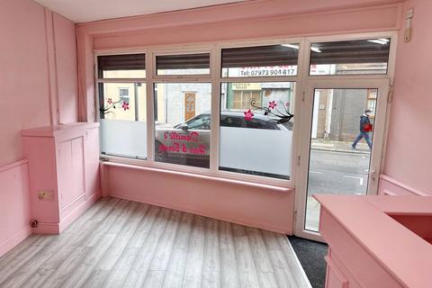 Hairdresser and barber shop to rent, City Road, Liverpool L4