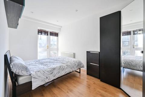 3 bedroom flat to rent, Deverell Street, Borough, London, SE1