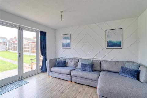 3 bedroom bungalow for sale, Walton on the Naze CO14