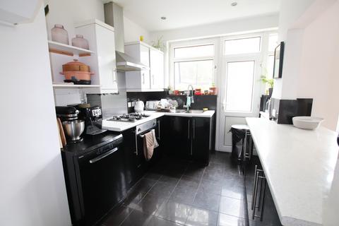 4 bedroom end of terrace house for sale, Shell Road, London SE13