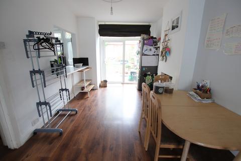 4 bedroom end of terrace house for sale, Shell Road, London SE13