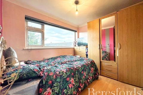 4 Denbigh Close, Hornchurch, RM11 3EA