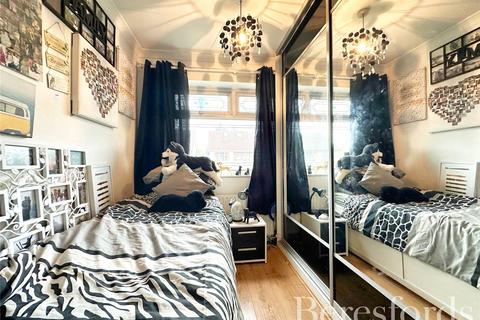 4 Denbigh Close, Hornchurch, RM11 3EA