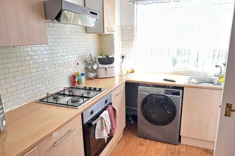 2 bedroom flat for sale, Hazelmere Drive, Northolt UB5