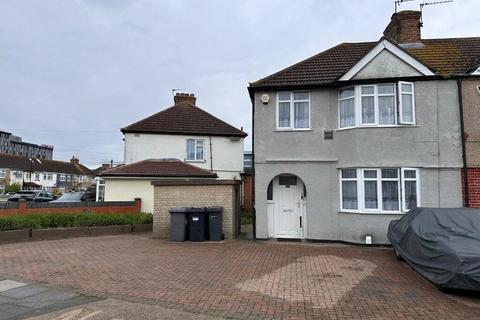 3 bedroom semi-detached house for sale, Waye Avenue, Hounslow TW5