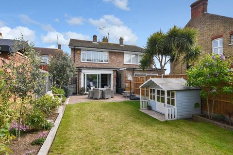 104 Ness Road, Shoeburyness, Southend-on-sea, SS3 9DJ