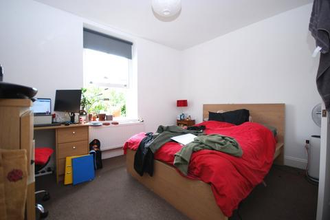 2 bedroom detached house to rent, Pendle Road, Furzedown SW16