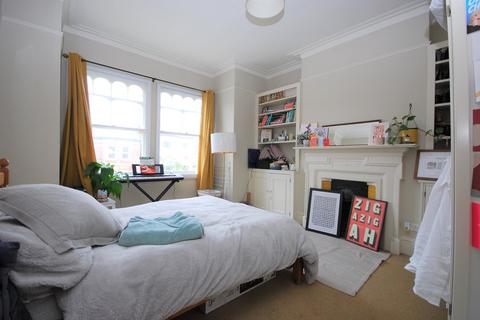 3 bedroom maisonette to rent, Tooting Bec Road, Tooting Bec SW17