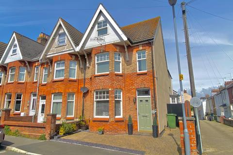 4 bedroom end of terrace house for sale, Franchise Street, Weymouth