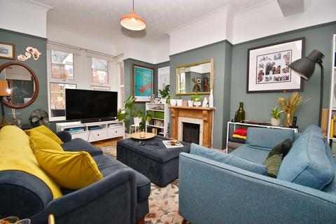 25 Vincent Road, London, E4 9PP