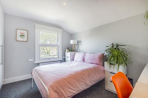 3 bedroom apartment to rent, Worlingham Road London SE22