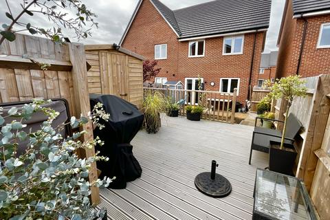 3 bedroom semi-detached house for sale, Snowdrop Crescent, Lydney, GL15 5RD