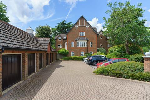 2 bedroom apartment to rent, Reynolds Road, Beaconsfield, HP9