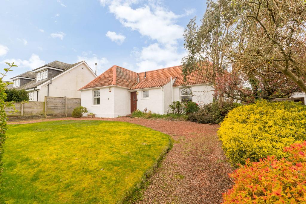 14 Lovedale Road, Balerno... 3 bed detached bungalow for sale £425,000