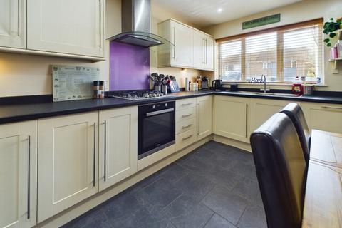 3 bedroom house for sale, Laburnum Way, Haywards Heath, RH16