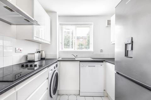 2 bedroom flat to rent, Grinstead Road Deptford SE8