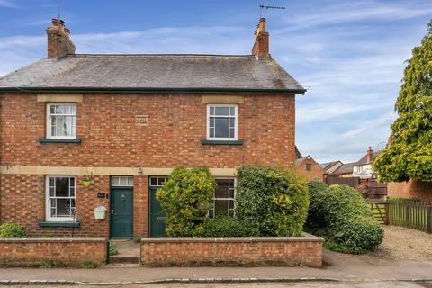 2 bedroom character property for sale, Cedar Street, Braunston