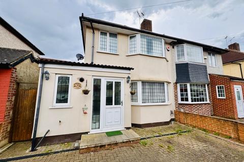 London - 3 bedroom semi-detached house to rent