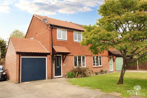 17 The Quantocks, Thatcham, RG19 3SF