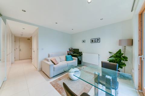 Studio to rent, Cordage House, Cobblestone Square, Wapping E1W