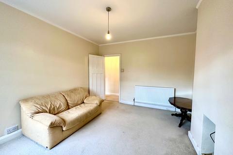 2 bedroom flat to rent, London Road, Twickenham. TW1