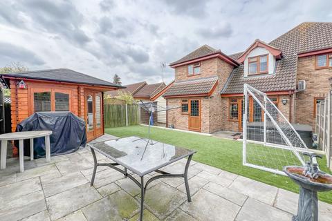 4 bedroom detached house for sale, Gloucester Avenue, Rayleigh