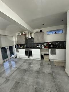 4 bedroom end of terrace house to rent, Kenneth Road, Chadwell Heath, RM6