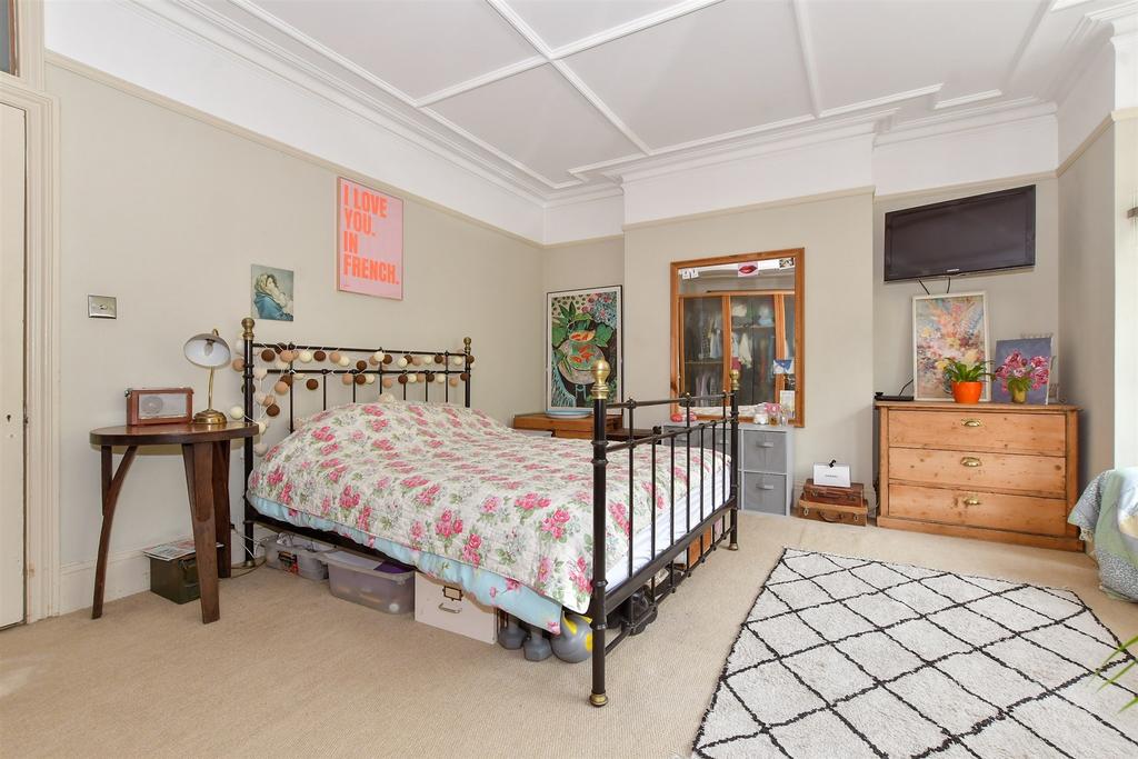 Pierremont Avenue, Broadstairs, Kent 5 bed semidetached house for sale £700,000