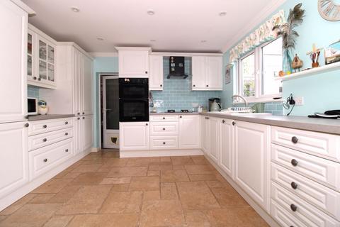 2 bedroom detached bungalow for sale, Stafford Close, Bloxwich, WS3 3NW