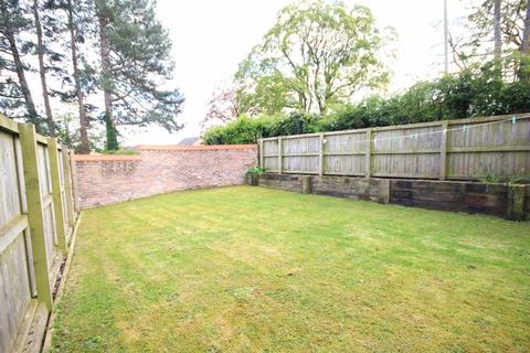 4 bedroom detached house for sale, Oak Tree Way, Whitchurch