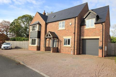 4 bedroom detached house for sale, Oak Tree Way, Whitchurch